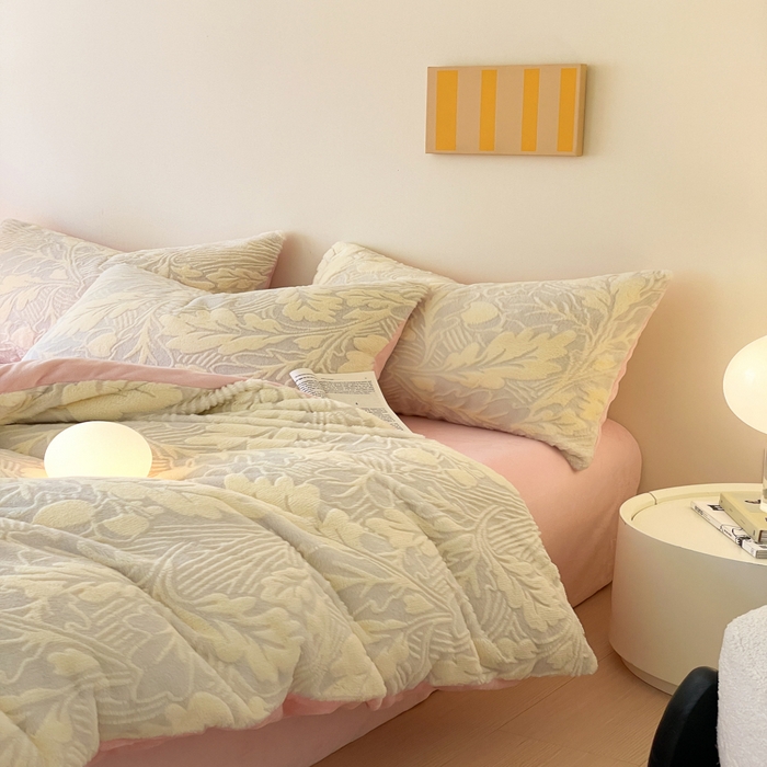 91家纺网 家纺一手货源 找家纺 金爱家 2025新款全消光牛奶绒A类纯色獭兔毛绒立体牛奶绒四件套 兔毛罗蒂曼黄色