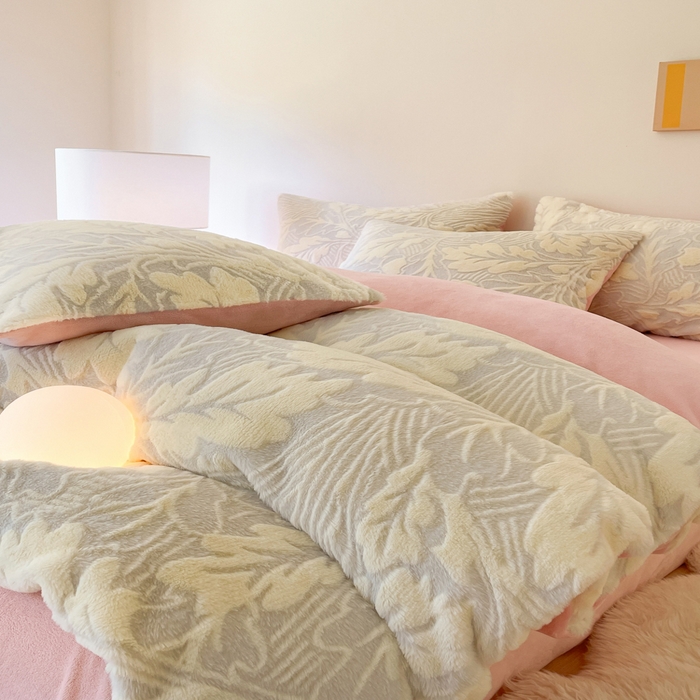 91家纺网 家纺一手货源 找家纺 金爱家 2025新款全消光牛奶绒A类纯色獭兔毛绒立体牛奶绒四件套 兔毛罗蒂曼黄色