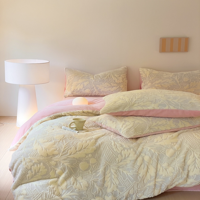 91家纺网 家纺一手货源 找家纺 金爱家 2025新款全消光牛奶绒A类纯色獭兔毛绒立体牛奶绒四件套 兔毛罗蒂曼黄色