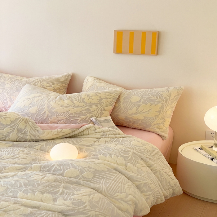 91家纺网 家纺一手货源 找家纺 金爱家 2025新款全消光牛奶绒A类纯色獭兔毛绒立体牛奶绒四件套 兔毛罗蒂曼黄色