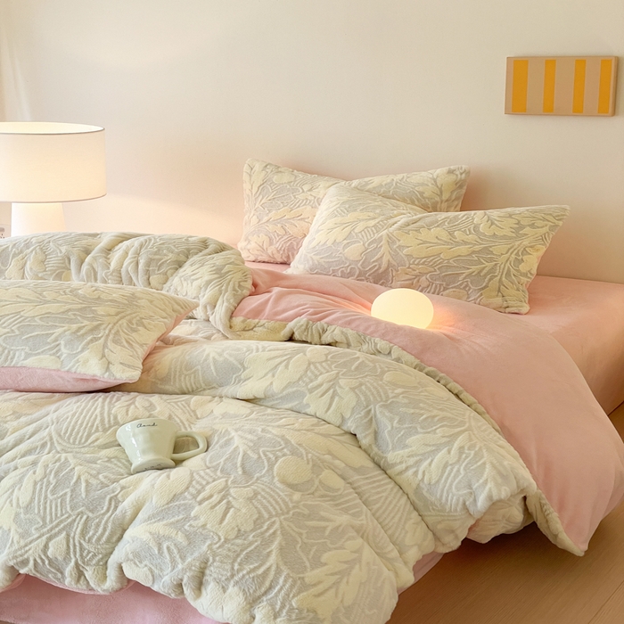 91家纺网 家纺一手货源 找家纺 金爱家 2025新款全消光牛奶绒A类纯色獭兔毛绒立体牛奶绒四件套 兔毛罗蒂曼黄色