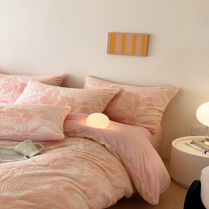 91家纺网 家纺一手货源 找家纺 金爱家 2025新款全消光牛奶绒A类纯色獭兔毛绒立体牛奶绒四件套 兔毛罗蒂曼玉色