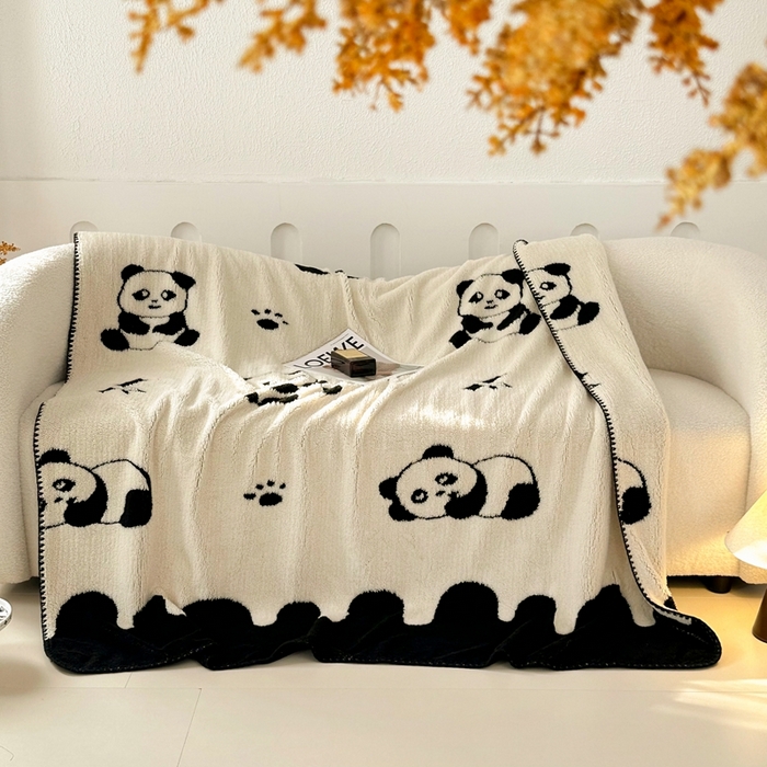 91家纺网 家纺一手货源 找家纺 晚爱家纺（原晚安家居） 2025新款跨境多功能盖毯沙发毯双面印花舒棉绒毛毯 小熊猫