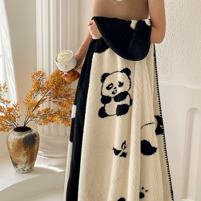 91家纺网 家纺一手货源 找家纺 晚爱家纺（原晚安家居） 2025新款跨境多功能盖毯沙发毯双面印花舒棉绒毛毯 小熊猫