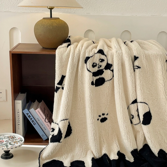 91家纺网 家纺一手货源 找家纺 晚爱家纺（原晚安家居） 2025新款跨境多功能盖毯沙发毯双面印花舒棉绒毛毯 小熊猫