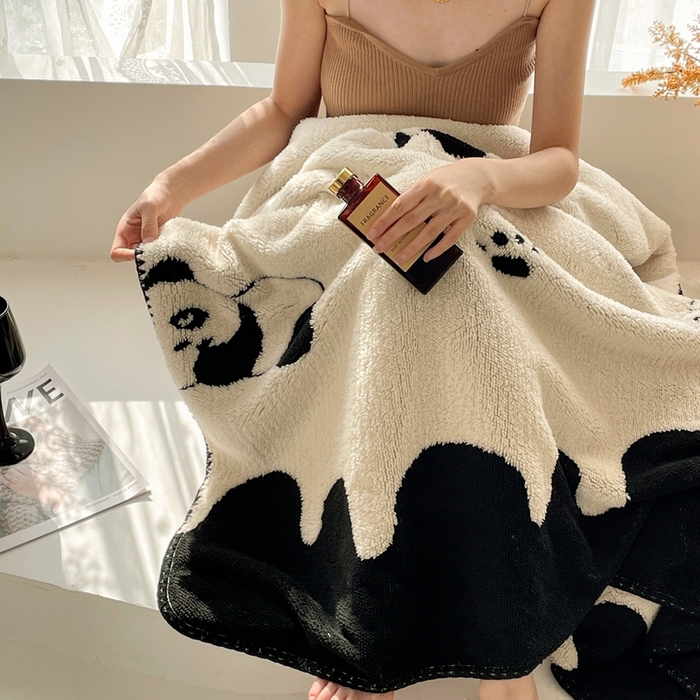 91家纺网 家纺一手货源 找家纺 晚爱家纺（原晚安家居） 2025新款跨境多功能盖毯沙发毯双面印花舒棉绒毛毯 小熊猫