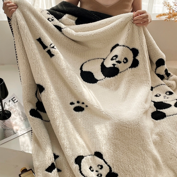 91家纺网 家纺一手货源 找家纺 晚爱家纺（原晚安家居） 2025新款跨境多功能盖毯沙发毯双面印花舒棉绒毛毯 小熊猫