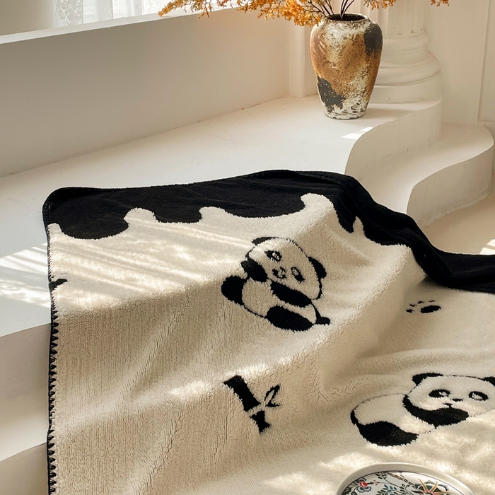 91家纺网 家纺一手货源 找家纺 晚爱家纺（原晚安家居） 2025新款跨境多功能盖毯沙发毯双面印花舒棉绒毛毯 小熊猫