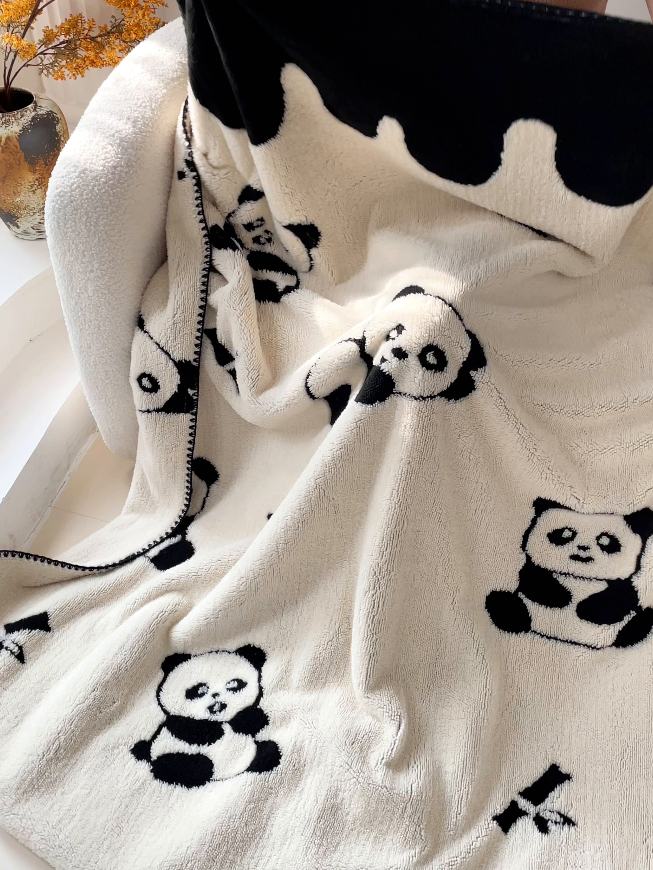 91家纺网 家纺一手货源 找家纺 晚爱家纺（原晚安家居） 2025新款跨境多功能盖毯沙发毯双面印花舒棉绒毛毯 小熊猫