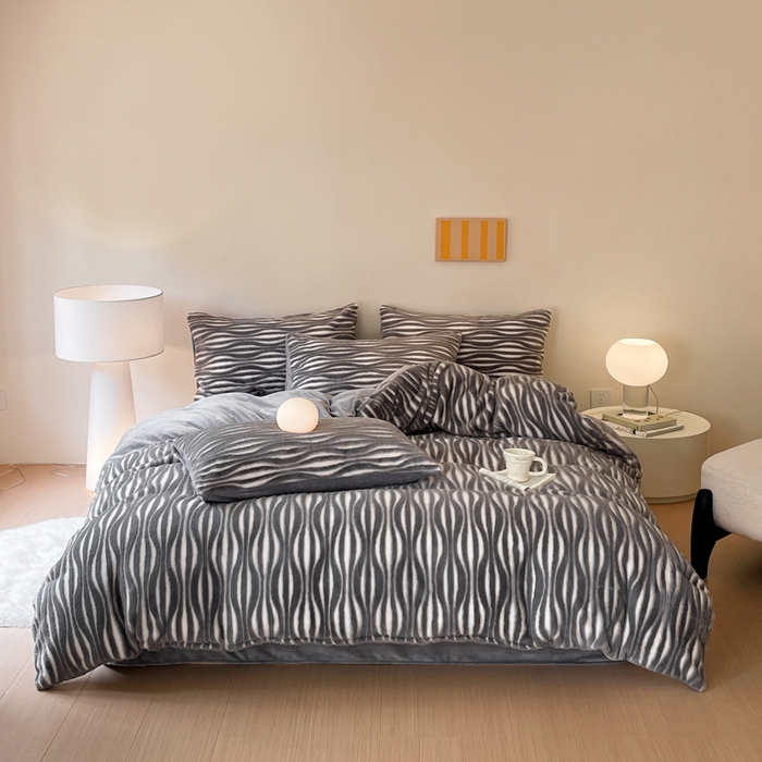 91家纺网 家纺一手货源 找家纺 金爱家 2025新款全消光牛奶绒A类纯色獭兔毛绒立体牛奶绒四件套 兔毛时空灰色