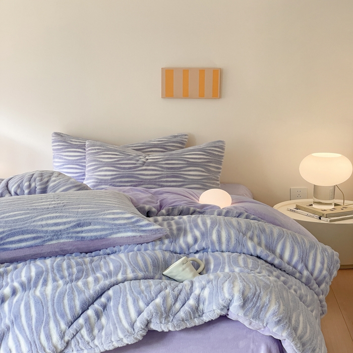 91家纺网 家纺一手货源 找家纺 金爱家 2025新款全消光牛奶绒A类纯色獭兔毛绒立体牛奶绒四件套 兔毛时空紫色