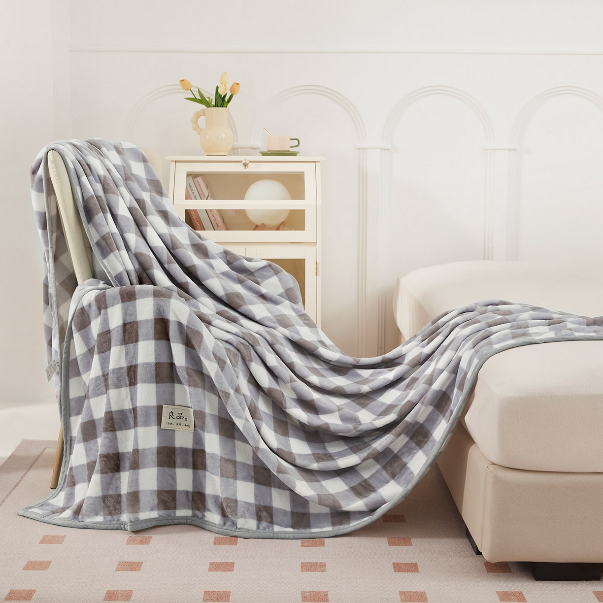 91家纺网 家纺一手货源 找家纺 肖恩毯业 2025新款高克重日式良品牛奶绒毛毯盖毯办公室休闲毯跨境专供外贸出口 灰大格