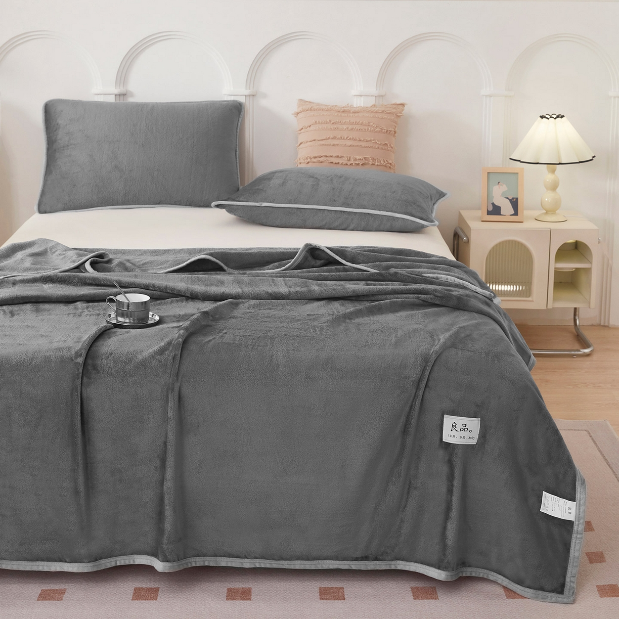 91家纺网 家纺一手货源 找家纺 肖恩毯业 2025新款高克重日式良品牛奶绒毛毯盖毯办公室休闲毯跨境专供外贸出口 太空灰