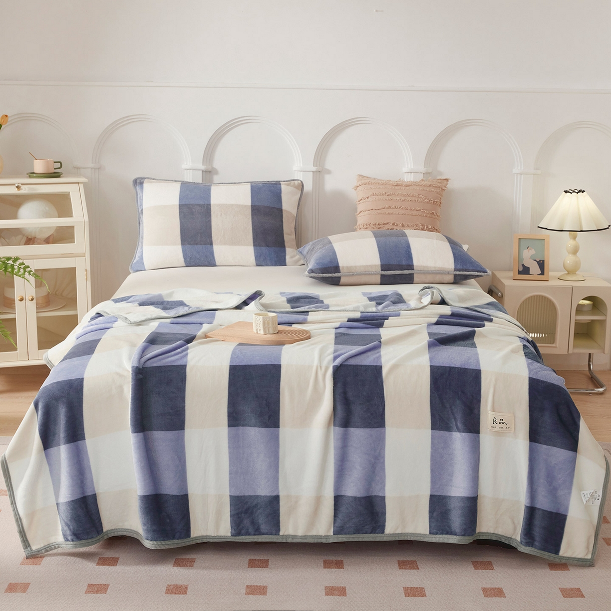 91家纺网 家纺一手货源 找家纺 肖恩毯业 2025新款高克重日式良品牛奶绒毛毯盖毯办公室休闲毯跨境专供外贸出口 蓝大格