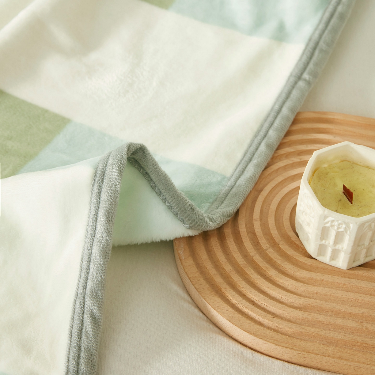 91家纺网 家纺一手货源 找家纺 肖恩毯业 2025新款高克重日式良品牛奶绒毛毯盖毯办公室休闲毯跨境专供外贸出口 绿大格