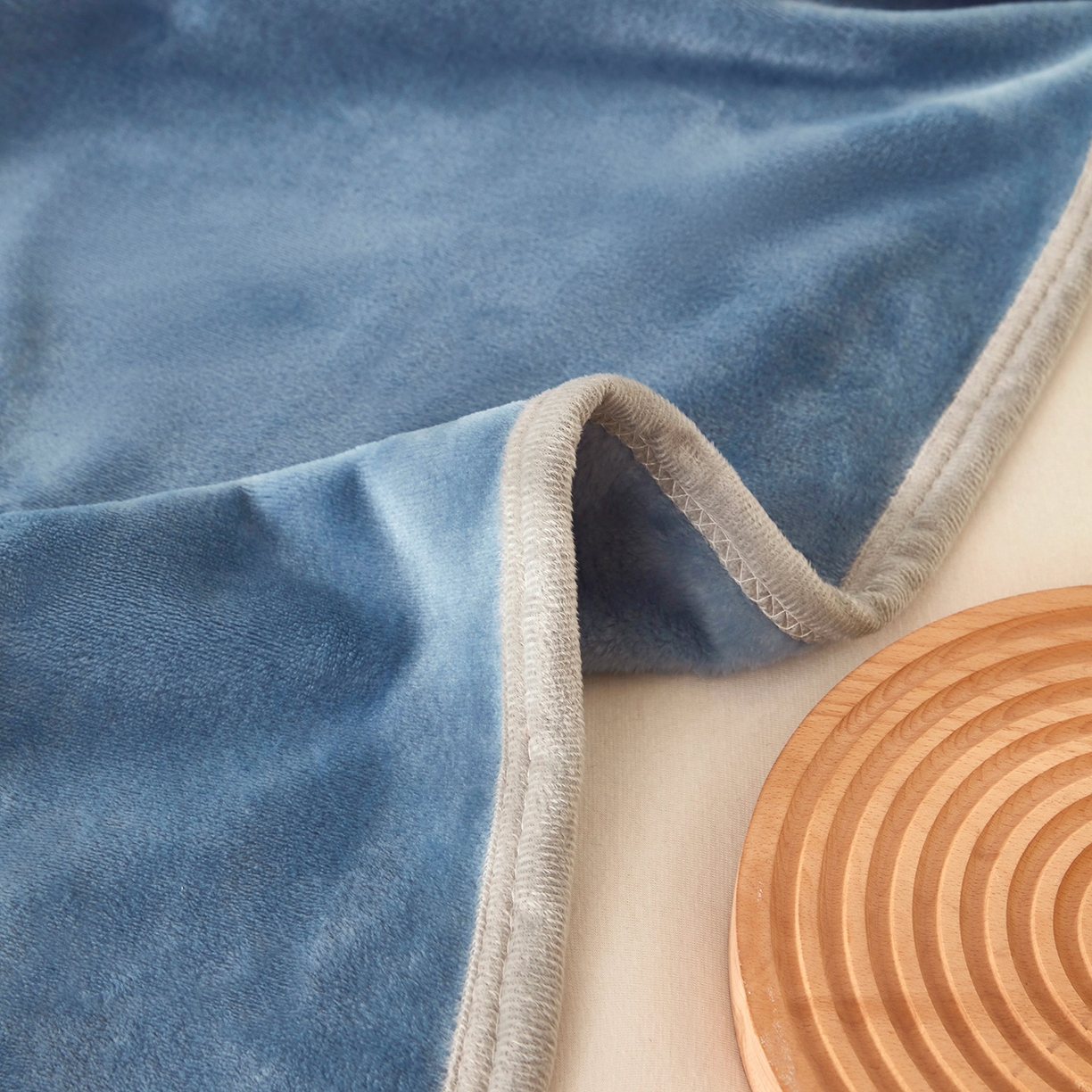 91家纺网 家纺一手货源 找家纺 肖恩毯业 2025新款高克重日式良品牛奶绒毛毯盖毯办公室休闲毯跨境专供外贸出口 宝石蓝