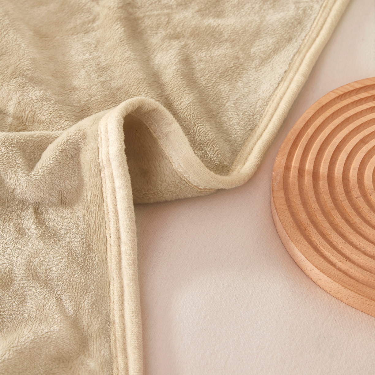 91家纺网 家纺一手货源 找家纺 肖恩毯业 2025新款高克重日式良品牛奶绒毛毯盖毯办公室休闲毯跨境专供外贸出口 复古棕