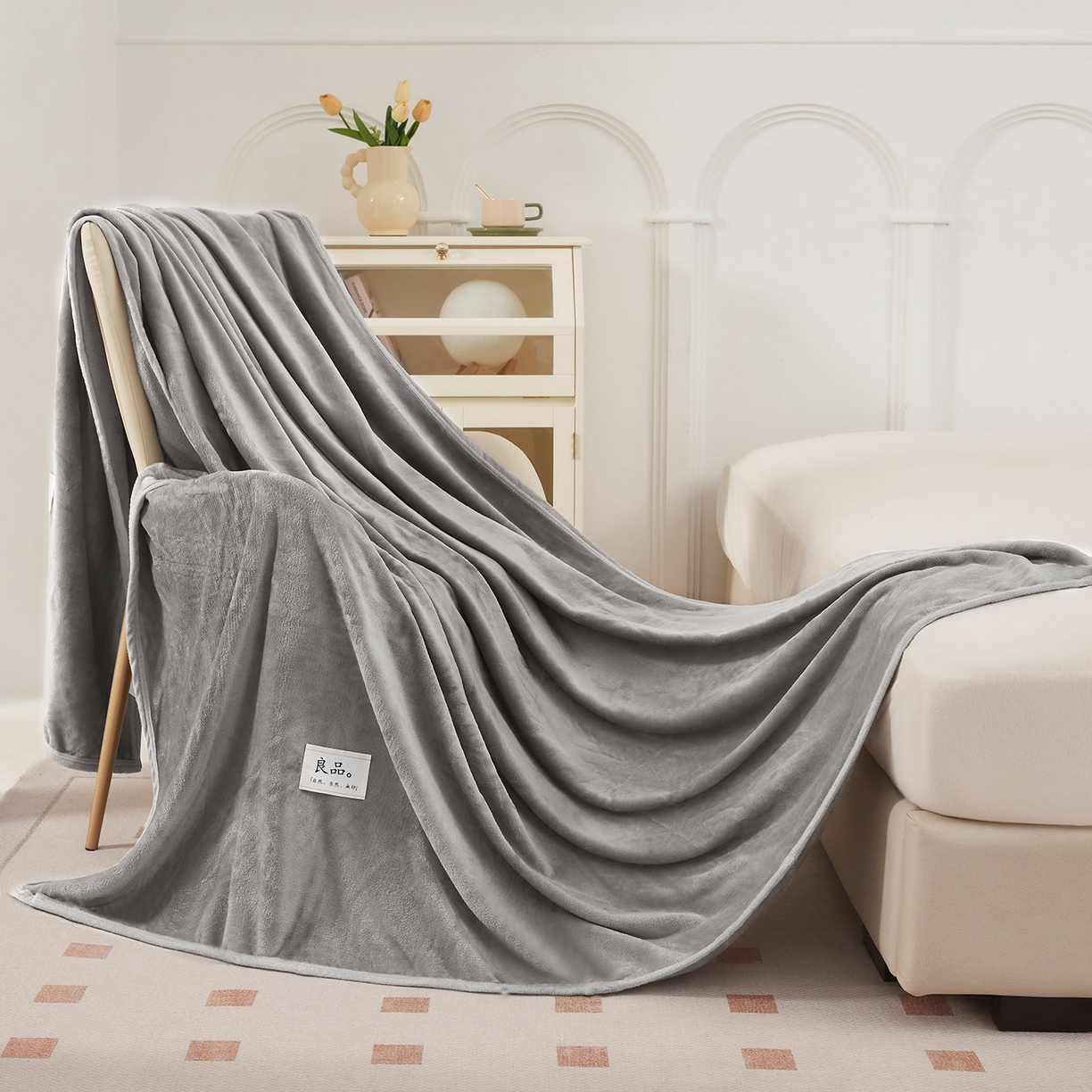 91家纺网 家纺一手货源 找家纺 肖恩毯业 2025新款高克重日式良品牛奶绒毛毯盖毯办公室休闲毯跨境专供外贸出口 银灰