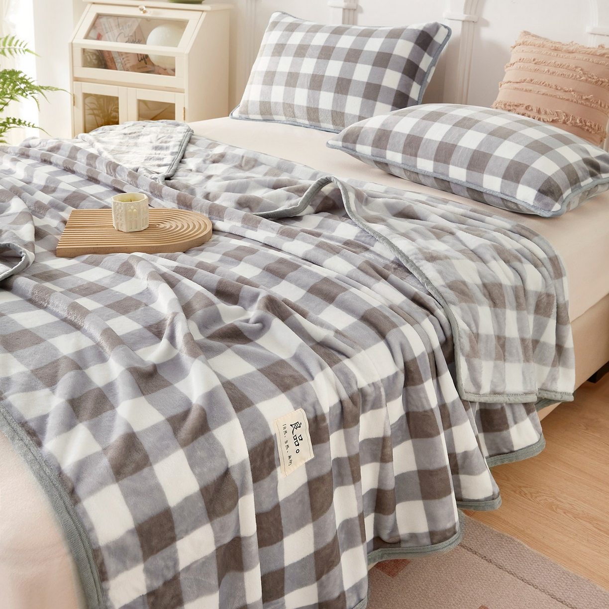 91家纺网 家纺一手货源 找家纺 肖恩毯业 2025新款高克重日式良品牛奶绒毛毯盖毯办公室休闲毯跨境专供外贸出口 灰大格