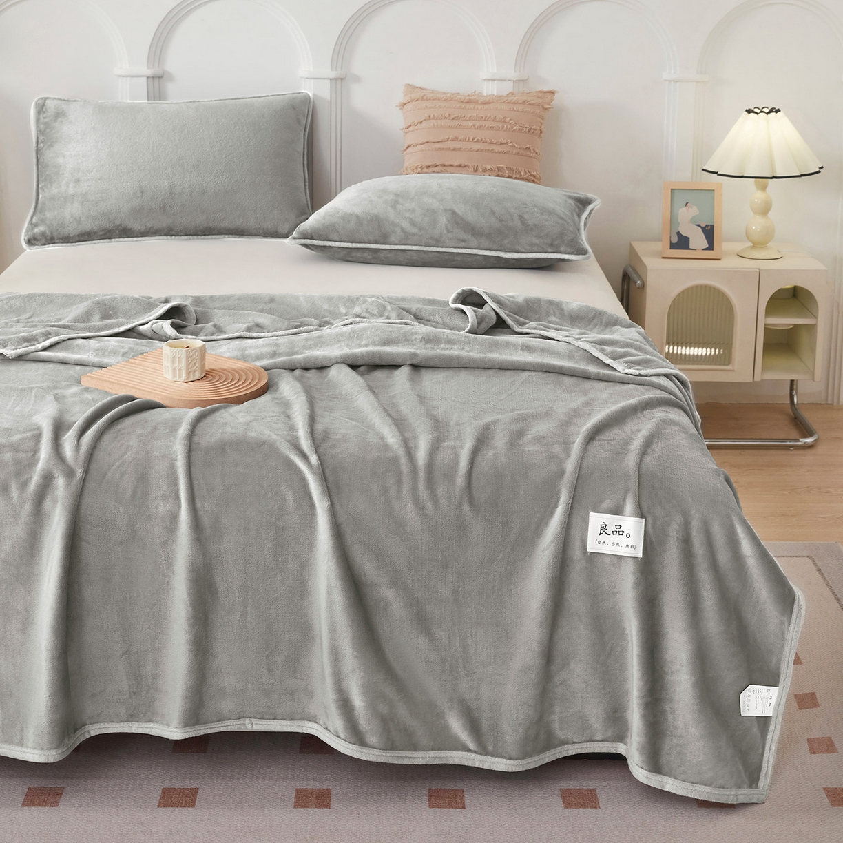 91家纺网 家纺一手货源 找家纺 肖恩毯业 2025新款高克重日式良品牛奶绒毛毯盖毯办公室休闲毯跨境专供外贸出口 银灰