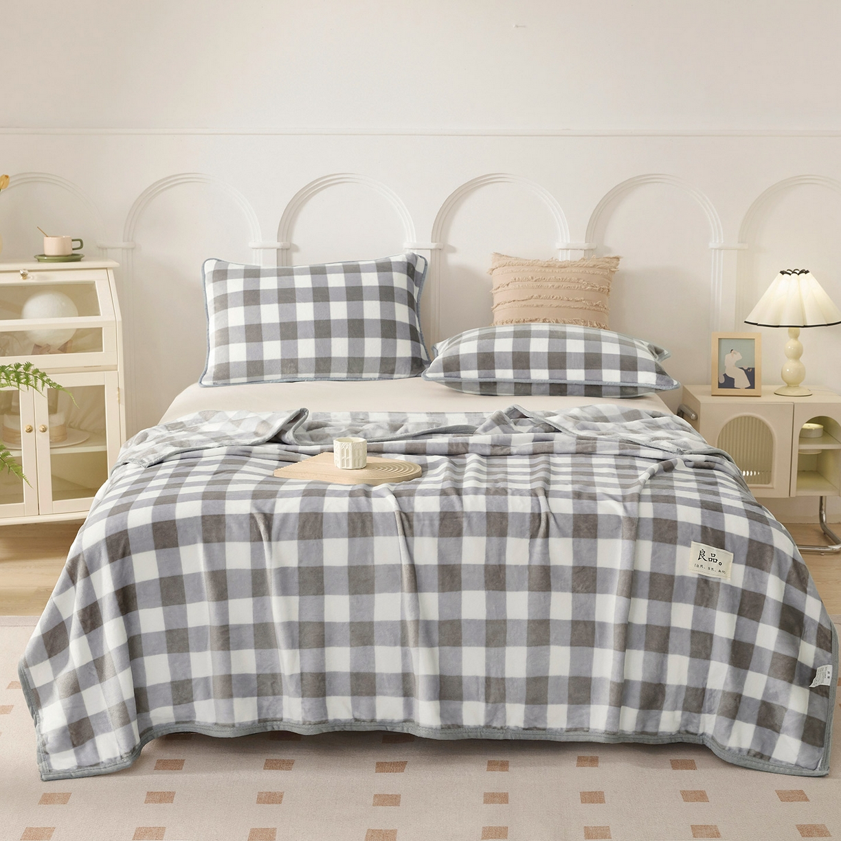 91家纺网 家纺一手货源 找家纺 肖恩毯业 2025新款高克重日式良品牛奶绒毛毯盖毯办公室休闲毯跨境专供外贸出口 灰大格