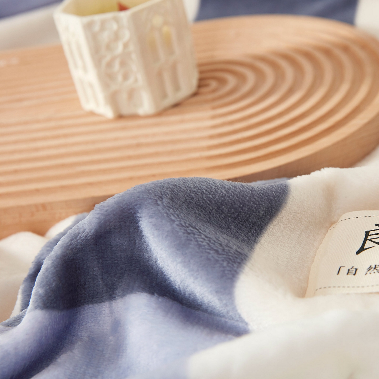 91家纺网 家纺一手货源 找家纺 肖恩毯业 2025新款高克重日式良品牛奶绒毛毯盖毯办公室休闲毯跨境专供外贸出口 蓝大格