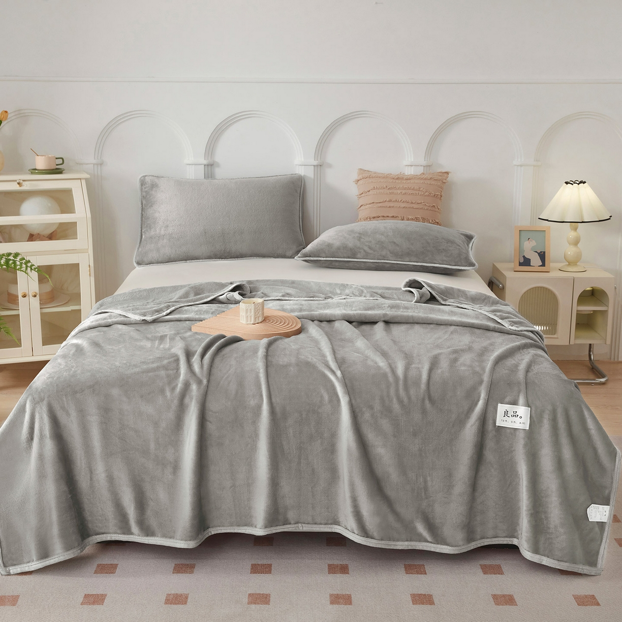 91家纺网 家纺一手货源 找家纺 肖恩毯业 2025新款高克重日式良品牛奶绒毛毯盖毯办公室休闲毯跨境专供外贸出口 银灰