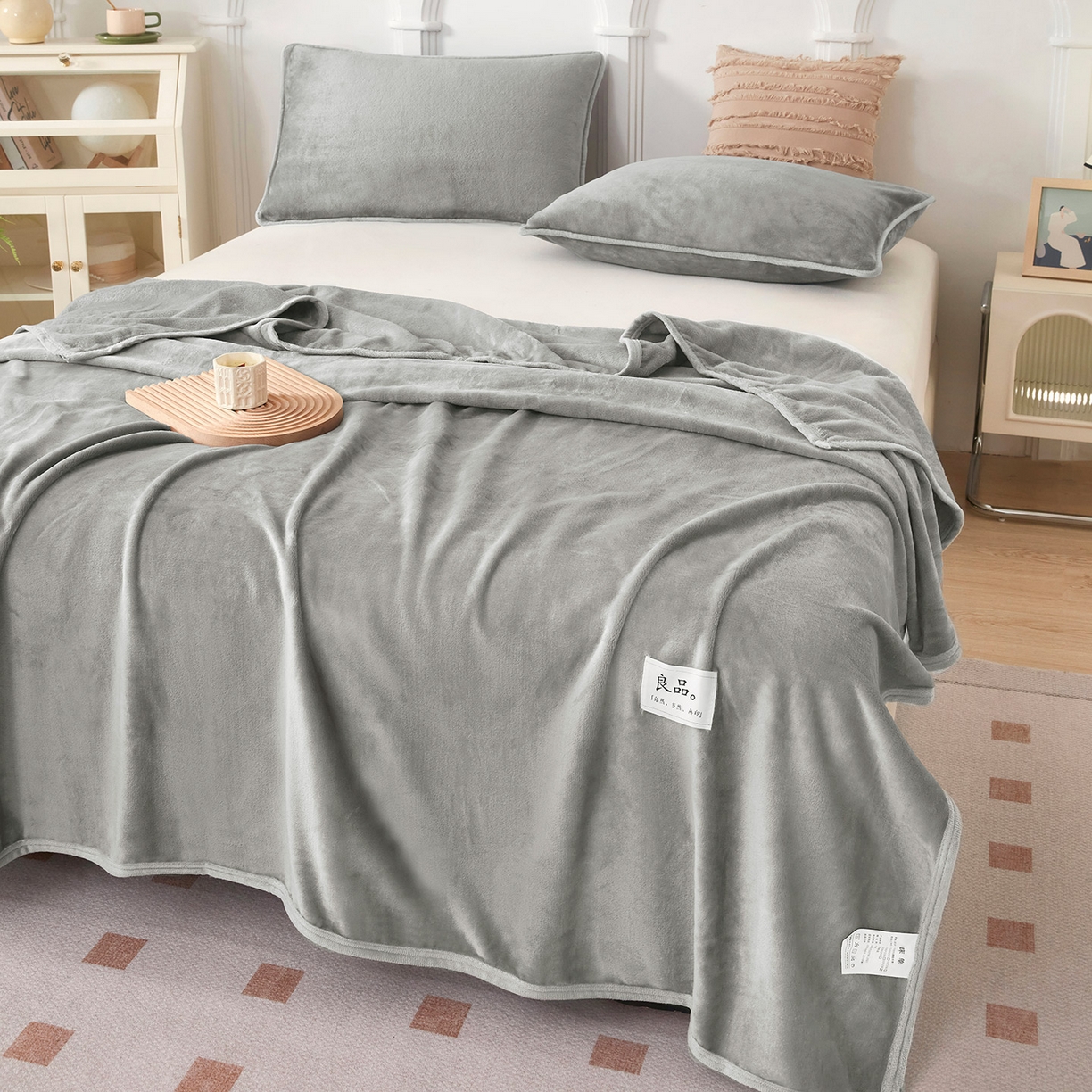 91家纺网 家纺一手货源 找家纺 肖恩毯业 2025新款高克重日式良品牛奶绒毛毯盖毯办公室休闲毯跨境专供外贸出口 银灰