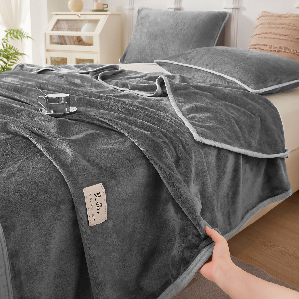91家纺网 家纺一手货源 找家纺 肖恩毯业 2025新款高克重日式良品牛奶绒毛毯盖毯办公室休闲毯跨境专供外贸出口 太空灰