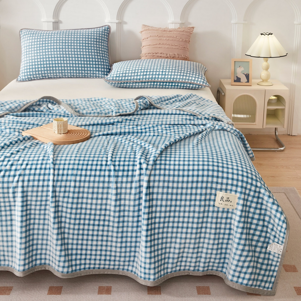 91家纺网 家纺一手货源 找家纺 肖恩毯业 2025新款高克重日式良品牛奶绒毛毯盖毯办公室休闲毯跨境专供外贸出口 蓝小格