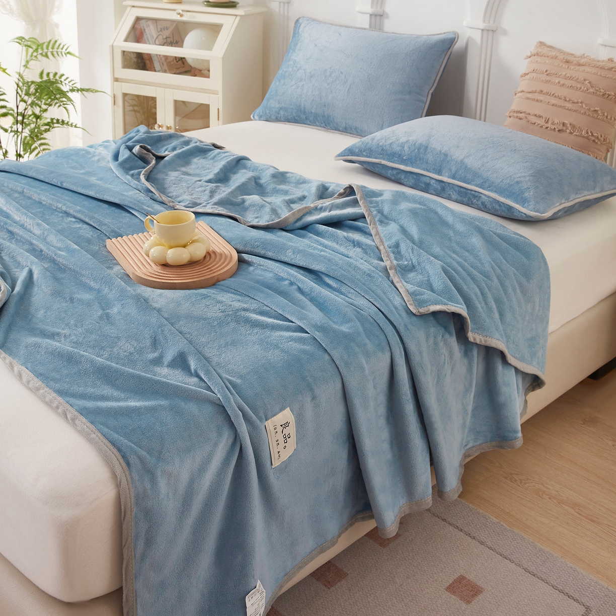 91家纺网 家纺一手货源 找家纺 肖恩毯业 2025新款高克重日式良品牛奶绒毛毯盖毯办公室休闲毯跨境专供外贸出口 宾利蓝