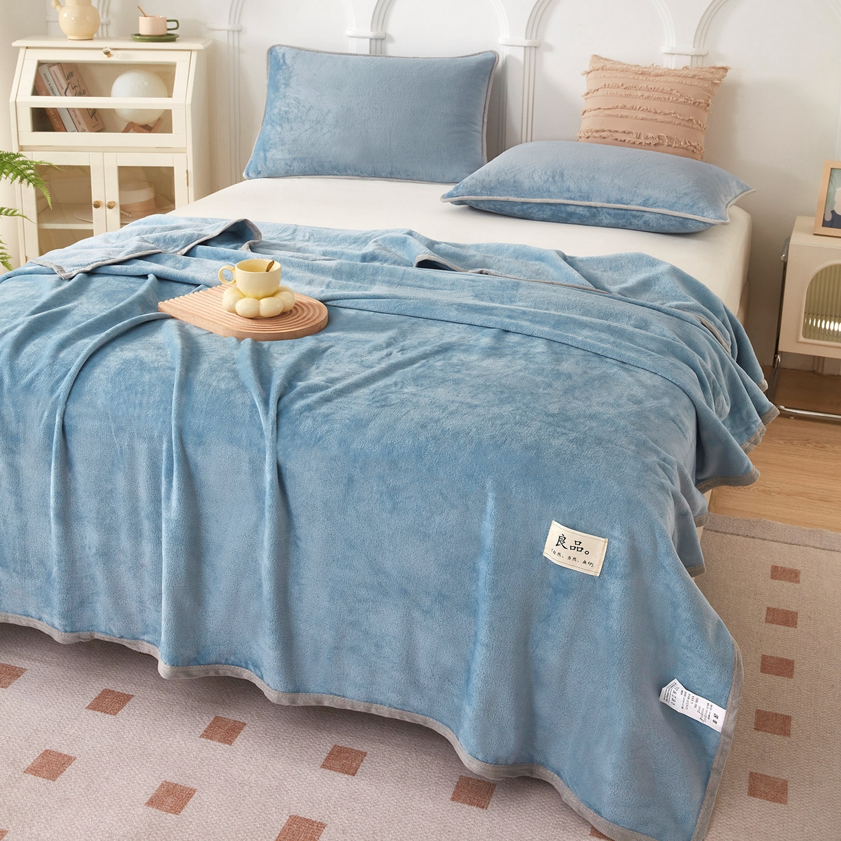 91家纺网 家纺一手货源 找家纺 肖恩毯业 2025新款高克重日式良品牛奶绒毛毯盖毯办公室休闲毯跨境专供外贸出口 宾利蓝