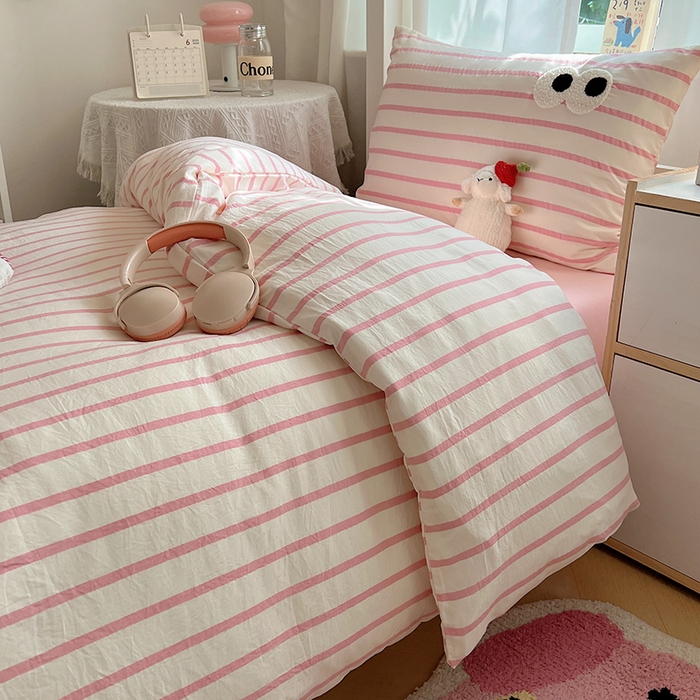 91家纺网 家纺一手货源 找家纺 （总）桃心家居 2025新款A类学生床三件套亲肤舒适软糯云柔水洗棉大眼睛毛巾绣混搭格子撞色系列四件套