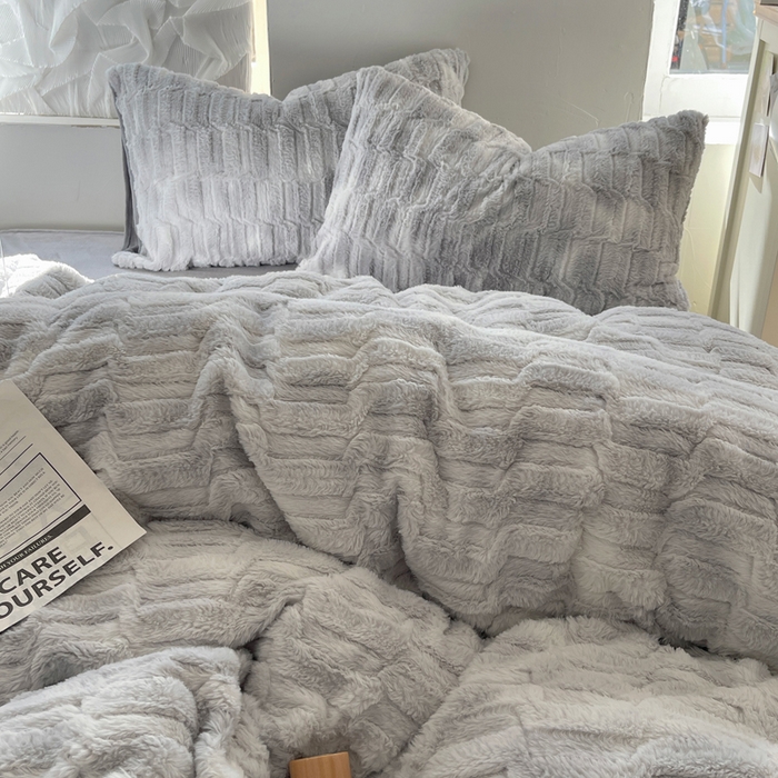 91家纺网 家纺一手货源 找家纺 金爱家 2025新款全消光牛奶绒A类纯色獭兔毛绒立体牛奶绒四件套 晕染灰