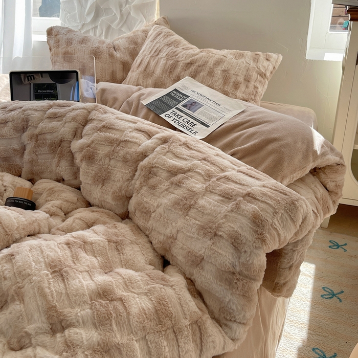 91家纺网 家纺一手货源 找家纺 金爱家 2025新款全消光牛奶绒A类纯色獭兔毛绒立体牛奶绒四件套 晕染咖