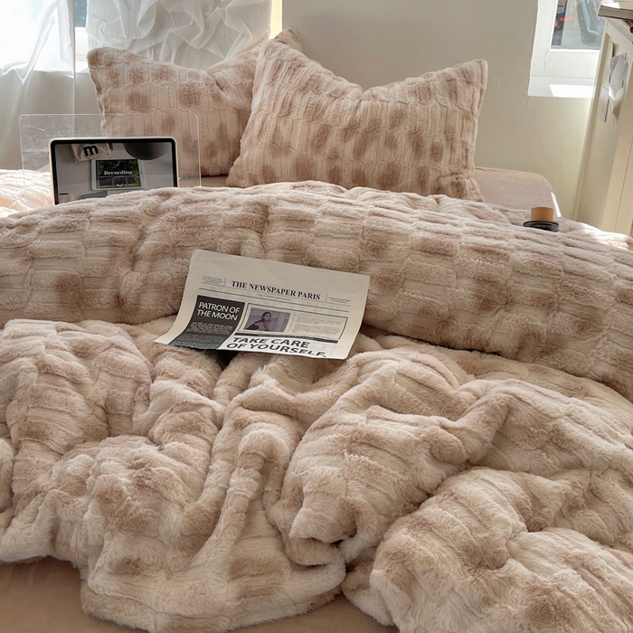 91家纺网 家纺一手货源 找家纺 金爱家 2025新款全消光牛奶绒A类纯色獭兔毛绒立体牛奶绒四件套 晕染咖