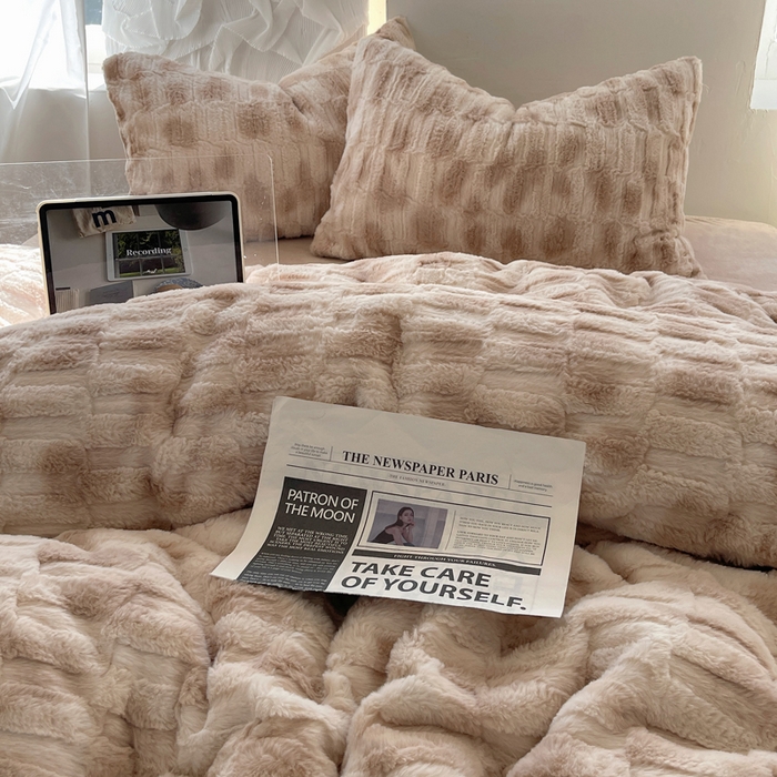 91家纺网 家纺一手货源 找家纺 金爱家 2025新款全消光牛奶绒A类纯色獭兔毛绒立体牛奶绒四件套 晕染咖