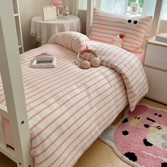 91家纺网 家纺一手货源 找家纺 桃心家居 2025新款A类学生床三件套亲肤舒适软糯云柔水洗棉大眼睛毛巾绣混搭格子撞色系列四件套 云柔水洗棉-大眼粉条粉