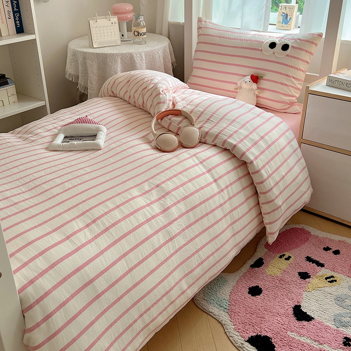 91家纺网 家纺一手货源 找家纺 桃心家居 2025新款A类学生床三件套亲肤舒适软糯云柔水洗棉大眼睛毛巾绣混搭格子撞色系列四件套 云柔水洗棉-大眼粉条粉