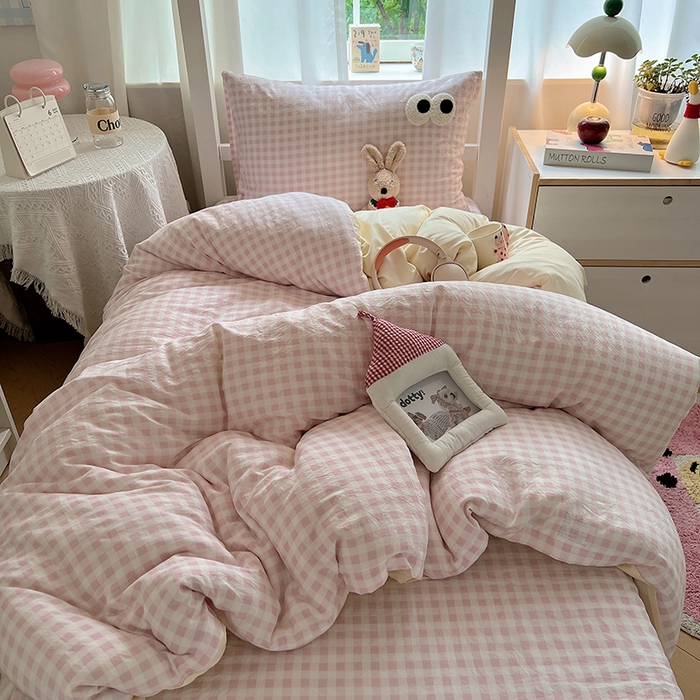 91家纺网 家纺一手货源 找家纺 桃心家居 2025新款A类学生床三件套亲肤舒适软糯云柔水洗棉大眼睛毛巾绣混搭格子撞色系列四件套 云柔水洗棉-大眼粉小格奶黄