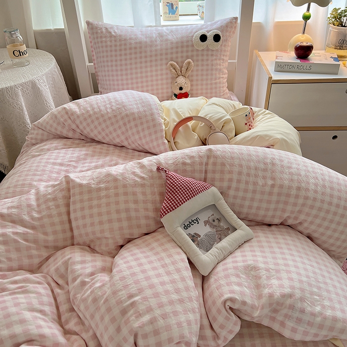 91家纺网 家纺一手货源 找家纺 桃心家居 2025新款A类学生床三件套亲肤舒适软糯云柔水洗棉大眼睛毛巾绣混搭格子撞色系列四件套 云柔水洗棉-大眼粉小格奶黄