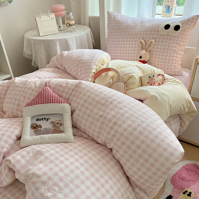 91家纺网 家纺一手货源 找家纺 桃心家居 2025新款A类学生床三件套亲肤舒适软糯云柔水洗棉大眼睛毛巾绣混搭格子撞色系列四件套 云柔水洗棉-大眼粉小格奶黄
