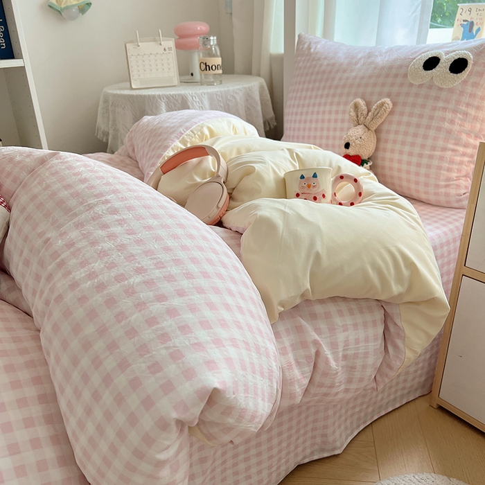 91家纺网 家纺一手货源 找家纺 桃心家居 2025新款A类学生床三件套亲肤舒适软糯云柔水洗棉大眼睛毛巾绣混搭格子撞色系列四件套 云柔水洗棉-大眼粉小格奶黄