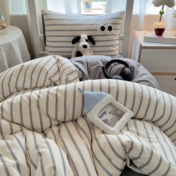 91家纺网 家纺一手货源 找家纺 桃心家居 2025新款A类学生床三件套亲肤舒适软糯云柔水洗棉大眼睛毛巾绣混搭格子撞色系列四件套 云柔水洗棉-大眼灰条拿铁