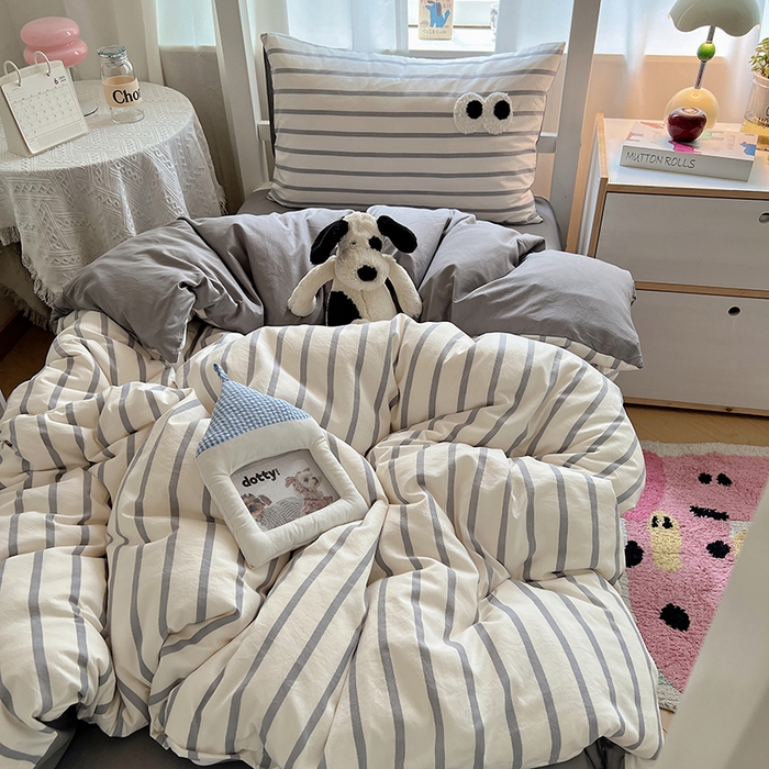 91家纺网 家纺一手货源 找家纺 桃心家居 2025新款A类学生床三件套亲肤舒适软糯云柔水洗棉大眼睛毛巾绣混搭格子撞色系列四件套 云柔水洗棉-大眼灰条拿铁