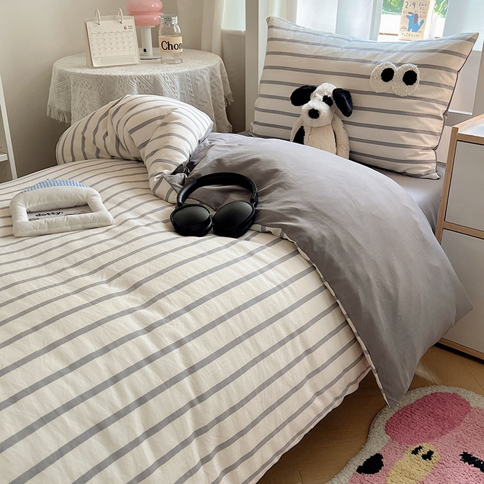 91家纺网 家纺一手货源 找家纺 桃心家居 2025新款A类学生床三件套亲肤舒适软糯云柔水洗棉大眼睛毛巾绣混搭格子撞色系列四件套 云柔水洗棉-大眼灰条拿铁