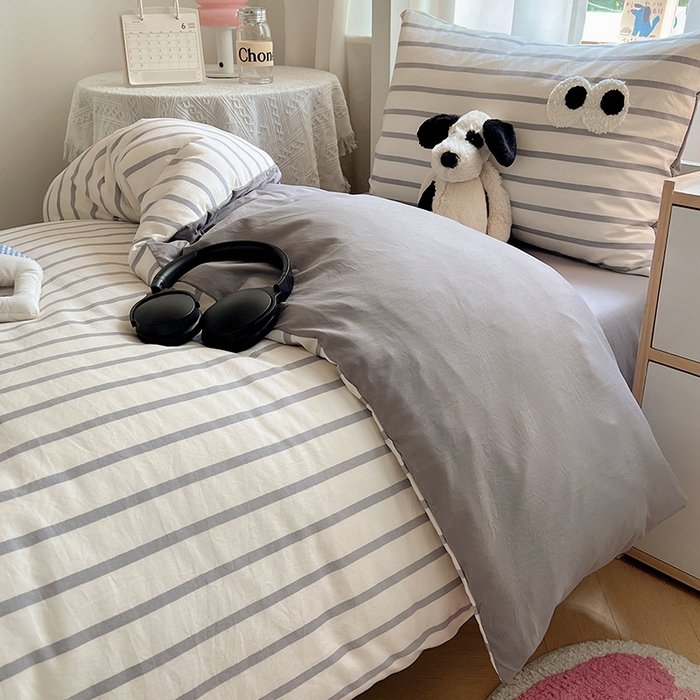 91家纺网 家纺一手货源 找家纺 桃心家居 2025新款A类学生床三件套亲肤舒适软糯云柔水洗棉大眼睛毛巾绣混搭格子撞色系列四件套 云柔水洗棉-大眼灰条拿铁