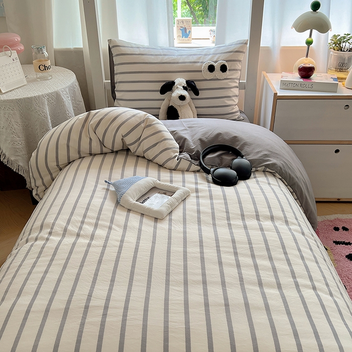 91家纺网 家纺一手货源 找家纺 桃心家居 2025新款A类学生床三件套亲肤舒适软糯云柔水洗棉大眼睛毛巾绣混搭格子撞色系列四件套 云柔水洗棉-大眼灰条拿铁