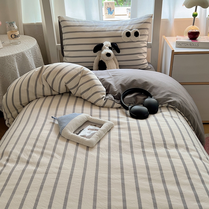 91家纺网 家纺一手货源 找家纺 桃心家居 2025新款A类学生床三件套亲肤舒适软糯云柔水洗棉大眼睛毛巾绣混搭格子撞色系列四件套 云柔水洗棉-大眼灰条拿铁