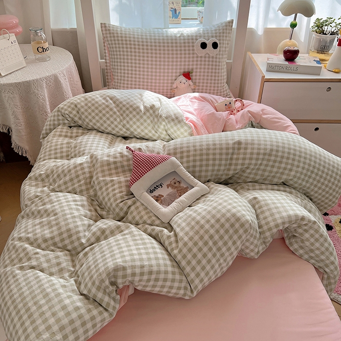 91家纺网 家纺一手货源 找家纺 桃心家居 2025新款A类学生床三件套亲肤舒适软糯云柔水洗棉大眼睛毛巾绣混搭格子撞色系列四件套 云柔水洗棉-大眼绿格粉粉